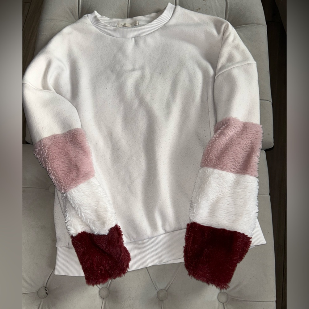 The clothing is in good condition no longer have interest for it.